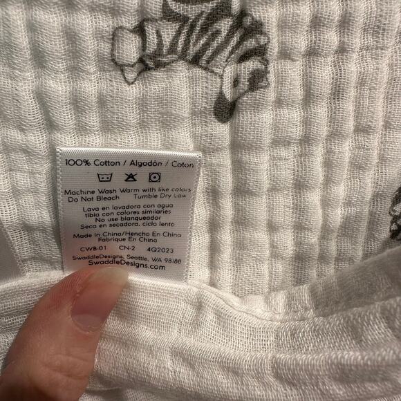 Amazing Baby Newborn Swaddle Muslin Zebra Print Nursery Premium Cotton - Picture 5 of 9
